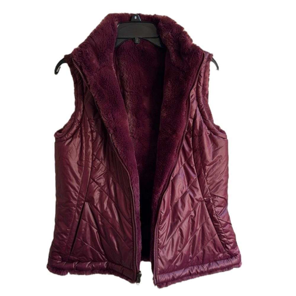 Nicole Miller Womens Reversible Faux Fur Quilted Vest Wine Colour